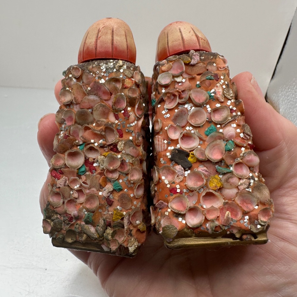 Vintage Shell Art Salt and Pepper Shakers Pink Glass Florida Souvenir‎ Kitsch